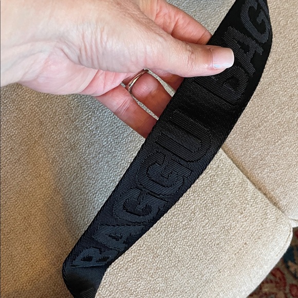 BAGGU Medium Crescent Bag In Nasturtium - Picture 3 of 5